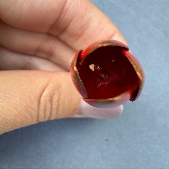 Elegant Single Stem Red Tulip Brooch - Picture 4 of 14